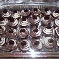 Cookies And Cream Cupcakes I made these for the nurses at the hospital when my sister had my nephew last Wednesday. Chocolate cupcakes with Cookies N Cream/ Vanilla...
