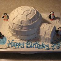 Igloo Cake I used a pyrex bowl and an 8 inch round layer to bake the main part of the igloo and a small 4 inch round layer to make the entrance tunnel...
