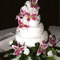 Star Gazer Lilly's I made this one a couple of years ago. Just got the pic from the bride. she picked this out from one of the pics here. I'm sorry I don...