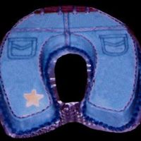 Blue Jean Cake An easy, quick cake made from the Wilton horseshoe pan decorated as blue jeans.