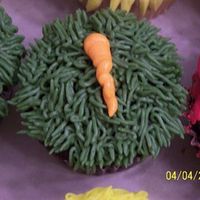 Grass And Carrot Cupcake 