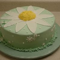 2004_1219Image0028.jpg This is a birthday cakes that I did for a friend that loves daisies.