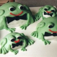 Frog Family Cake covered in candy clay