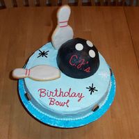 Bowling Here is a cake I did for a 5th birthday. I add cookies for a different look.