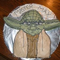 Yoda I made this for my son's 5th birthday on the week end. The cake was chocolate chip pound cake and the frosting was vanilla buttercream...