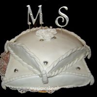 Wedding Pillows Hello,i am making several cakes for an exhibition wich will take place next weekend.This is a stack of two pillows, with frills on the side...