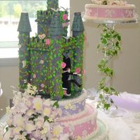 Castle Here's a better photo of the castle wedding cake. The other one was kind of washed out.