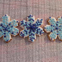 Snowflakes Nipping At Your Nose... royal icing and rolled buttercream..these were fun..a bit time consuming,,thanks for looking...