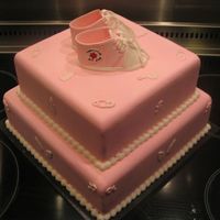 Converse Bootie Cake Had lots of fun making theese booties for the first time.