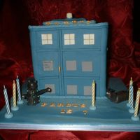 Dr Who's Tardis Sugarpast covered Sponge