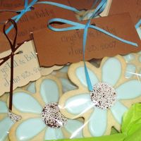 Daisy Cookies I believe Cambo had posted some cookies packaged this way and I just loved it! I can see so many uses for packaging this way. The bride...
