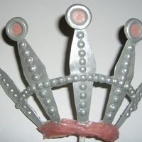 Chocolate Tiara Yeah I did it. I didn't think I would be able to make this tiara out of chocolate but I tried anyway. I figured it would fall apart...