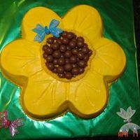 Dancing Daisy Para companera de trabajo en una actividad que tenia. All BC, ella quiso colocar en el centro chocolates.