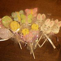 Easter_Cookie_Boquets.jpg These are cookies that I made this afternoon to send my grandkiddos for Easter. They are very soft, rolled sugar cookie with royal icing....