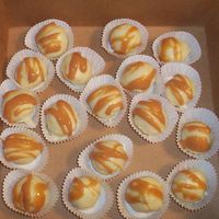 Caramel Praline Cake Truffles Caramel Praline Cake TrufflesWhite cake and Pralines and Cream coffee creamer....dipped in white chocolate.....drizzles of melted kraft...