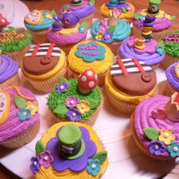 Alice In Wonderland Alice in Wonderland cupcakes. Lot's of fun to make.