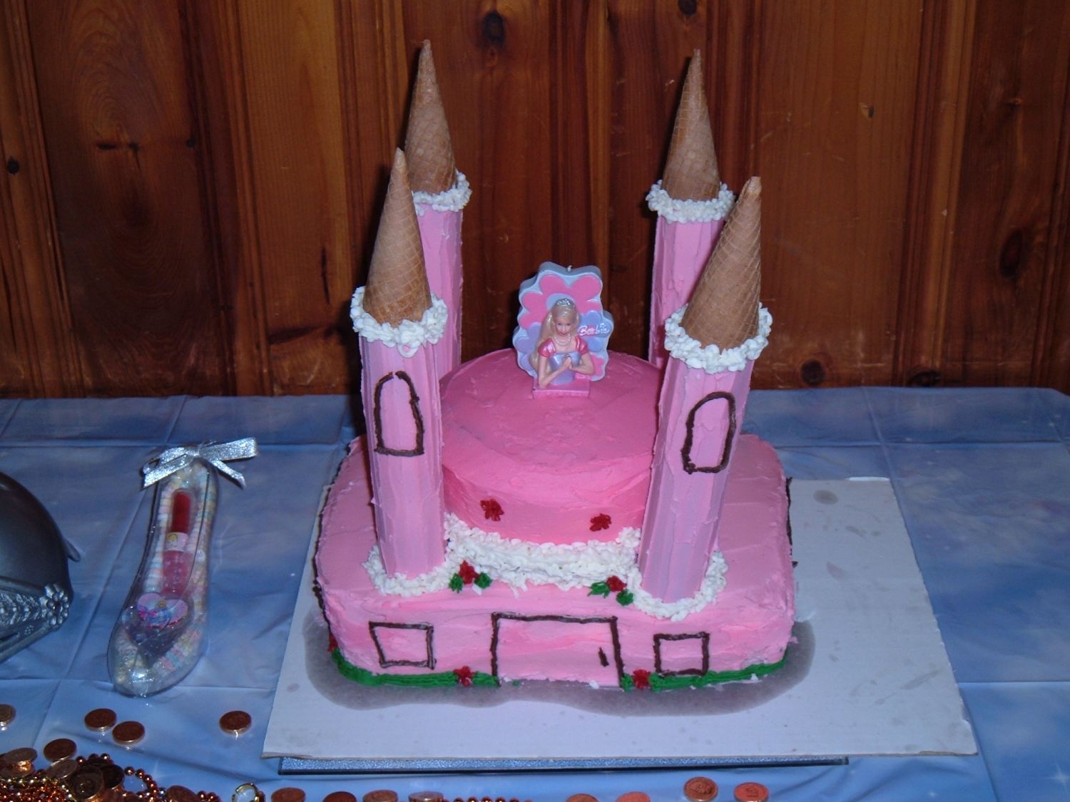 Princess Castle Thanks for all the help. My daughter loved the cake, my hubby hates that I unrolled 4 paper towell rolls after the cupcakes failed. Oh well...