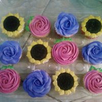 Mother's Day Cupcakes For the mother's in my life (mom, sister, boyfriend's mom and sisters)