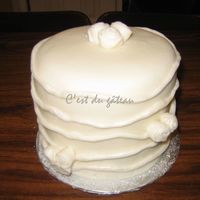 White Roses My attempt at a cake that was posted in one of the forums here (I don't, unfortunately, know who created the original). It's a 6...