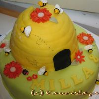 Bee Cake A bee cake made of marzipan.