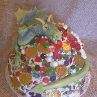 Dragon Guarding His Jewels frosting and fondant