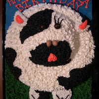 Happy Birthday Cow Cake This cake was so much fun to do! 10" round cake for the "body" and 6" round for the "face". Halved cupcake...