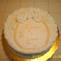 S4010215.jpg This was actually an engagement cake. Cream cheese icing and burttercream roses.