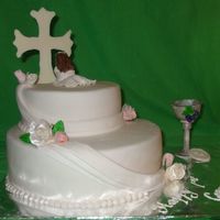 First Communion I made this for a friends daughter. Got the idea from a picture on here by janpolycarp. The cross is white chocolate, from a template, the...