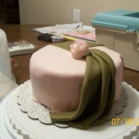 Fondant Class Cake 1 Scratch choc butter cake, choc bc, rasp filling, MMF to cover, MMF/gumpaste for embellishments.