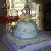 Front Of Cake sorry didnt know the last one was of her back here is her front..sorry about that