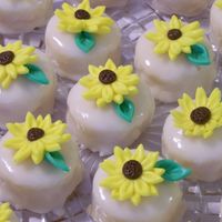 Petit_Fours_013.jpg my first petit fours!