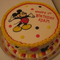 Mickey Mouse buttercream mickey mouse! black is piping gel.