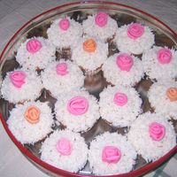 Cup Cakes With Mmf Roses 