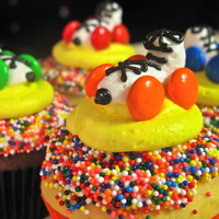 Molly's Roller Skate Cupcakes Inspired by the adorable work by Moon Wink Bakery on Flickr. Chocolate and Vanilla cupcakes with vanilla buttercream frosting, sprinkles,...