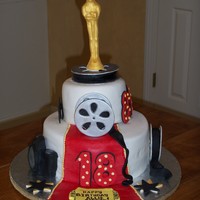 And The Oscar Goes To.... fondant covered cake with fondant/gumpaste decorations. "oscar" molded chocolate. thanks to all who posted in cc movie galleries...