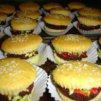 Hamburger Cupcakes I saw these at Bakerella, and had to try them for my daughter's preschool party. We were going on a field trip to a pumpkin patch and...