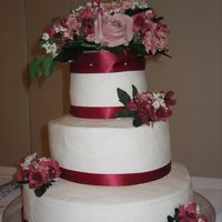 Round Wedding Cake 