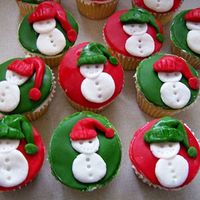 Max_Xmas_Cupcakes.jpg I made these for my son's Kindergarten class.