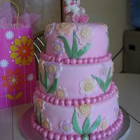 Alauna chocolate, strawberry and white chocolate, amaretto buttercream and fondant