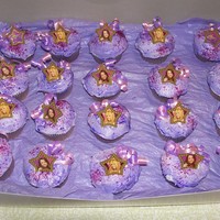 Hannah Montana I made these cupcakes for my daughters 8th birthday. She is a Hannah Montana fan.