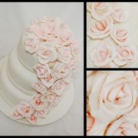 Sweet Avalanche Sponge cake with chocolate mousse and raspberry mousse. Covered with sugarpaste and roses are made with flowerpaste.