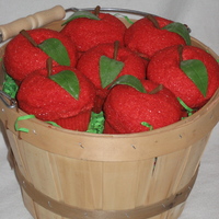 A Basket Of Apple Cupcakes I got the idea for the apples from "What's New, Cupcake?" I made these for teacher appreciation week.