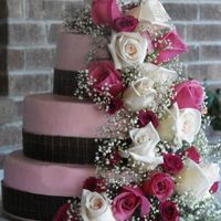 Pink & Brown WASC with strawberry filling and sugarshack's bc. The florist placed the flowers and bumped the sides. oops. Not bad for my second...