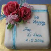 Be Happy ! My third fondant and gumpaste cake. It's for a friend who will be leaving me to work in other country. The roses were made few days...