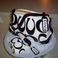 Black & White Coach Purse Cake And Wallet I was extremely nervous to attempt making a Coach pursecake but I really wanted to make this for my daughter's Sweet 16 this weekend....