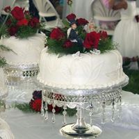 Zurcher4.jpg French vanilla/raspberry filled. Chocolate fudge/hot fudge filling. Butterflies made with rice paper, outlined in RI. Flowers by Edelweiss...