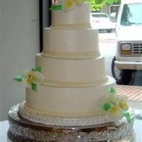 Calla Lilly Wedding 08 Buttercream with fondant border and pearls. Gumpaste calla lillies