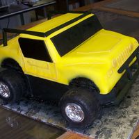 Jeep Amarillo Muy pronto se me dio la oportunidad de volver a hacer este pastel, pero con la experiencia anterior decidi tomarme mi tiempo para corregir...