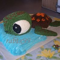 Tortuga Creo que sale en la caricatura o algo tiene que ver con "Nemo", no lo se, me llevaron la tortuga ( se ve muy pequenita a un lado...