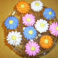 Spring Flower Cupcakes Saw this right here on CC and couldn't wait to make them. LOVE the way they look. Perfect for Spring and Summer.